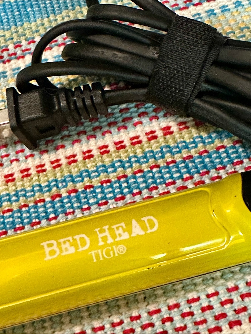 Bed Head TIGI Yellow Styling Wand - Picture 3 of 6